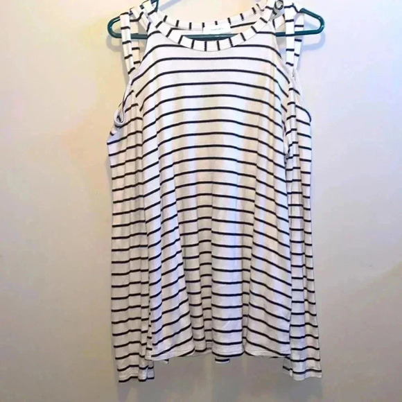 Sweater - Picture 1 of 5